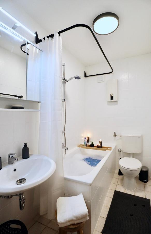 Sapphire Apartment: Free Parking + Netflix + Bathtub Έσσεν Εξωτερικό φωτογραφία
