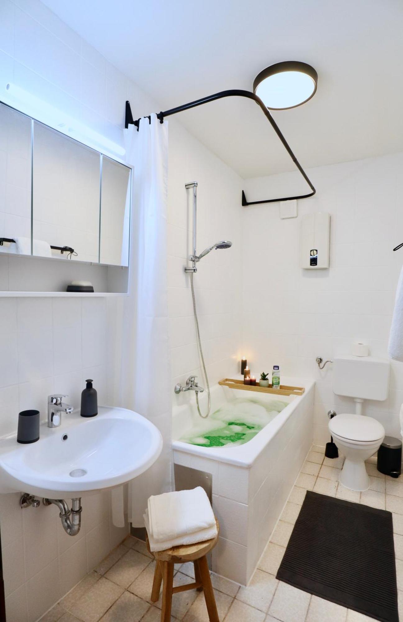 Sapphire Apartment: Free Parking + Netflix + Bathtub Έσσεν Εξωτερικό φωτογραφία
